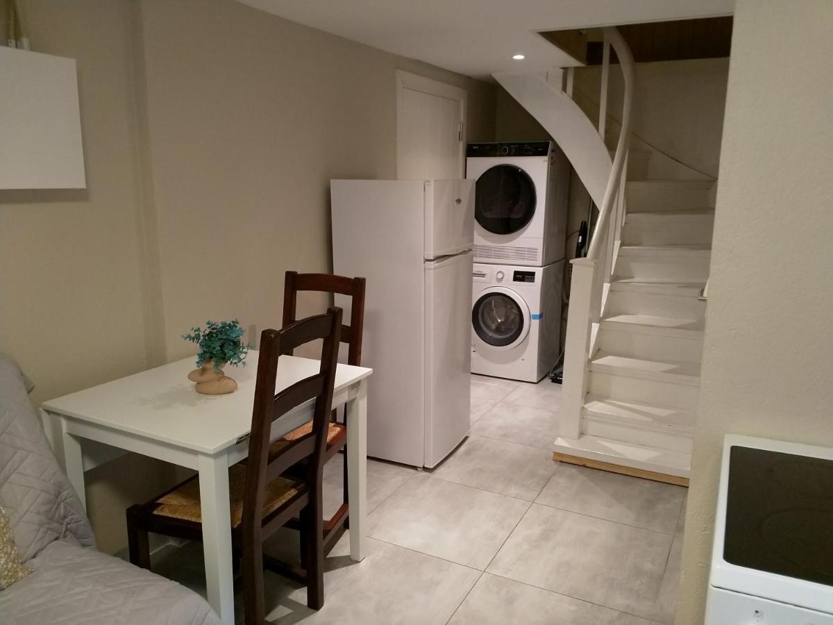 Renovated Semi- Basement 2 Bedrooms Furnished Apartment - Close To Everything In Moss Kültér fotó
