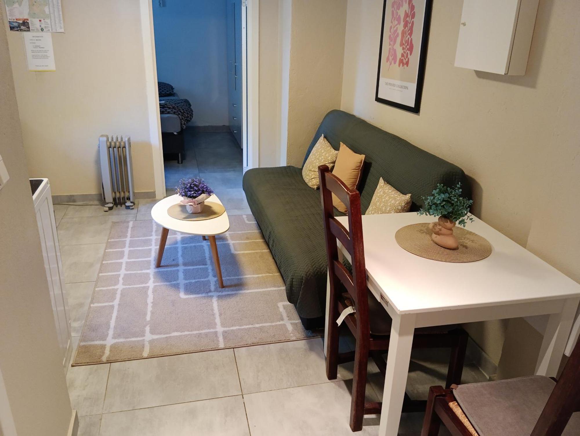 Renovated Semi- Basement 2 Bedrooms Furnished Apartment - Close To Everything In Moss Kültér fotó